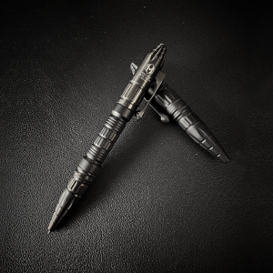 Heretic Knives Thoth tactical pen in DLC with black barrel.